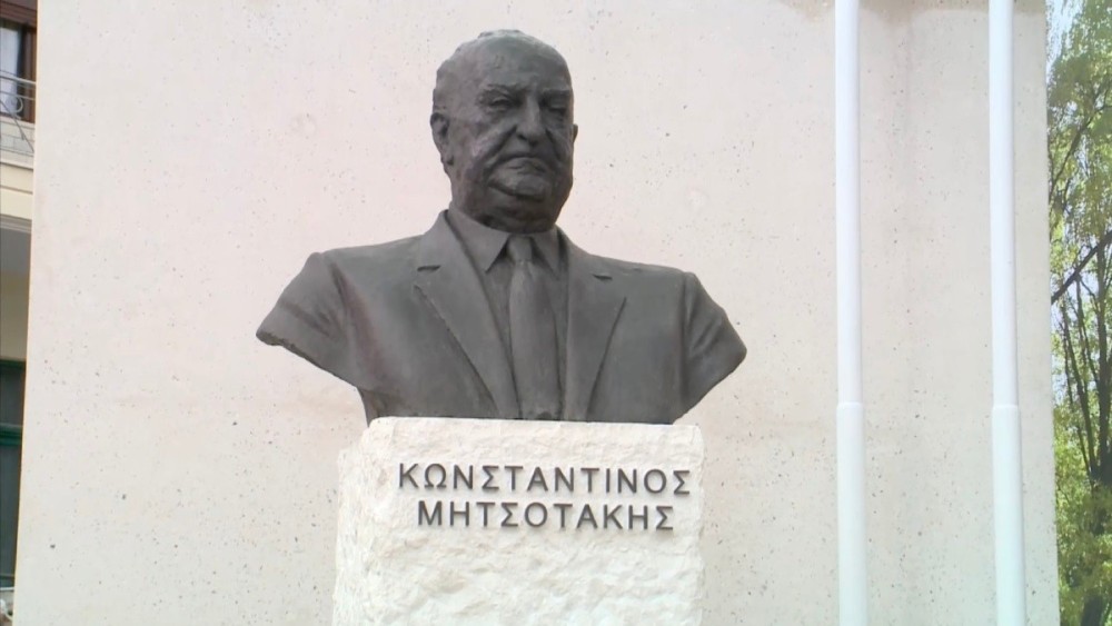 Αλβανία: Αποκαλυπτήρια της προτομής του Κωνσταντίνου Μητσοτάκη στη Δερβιτσάνη