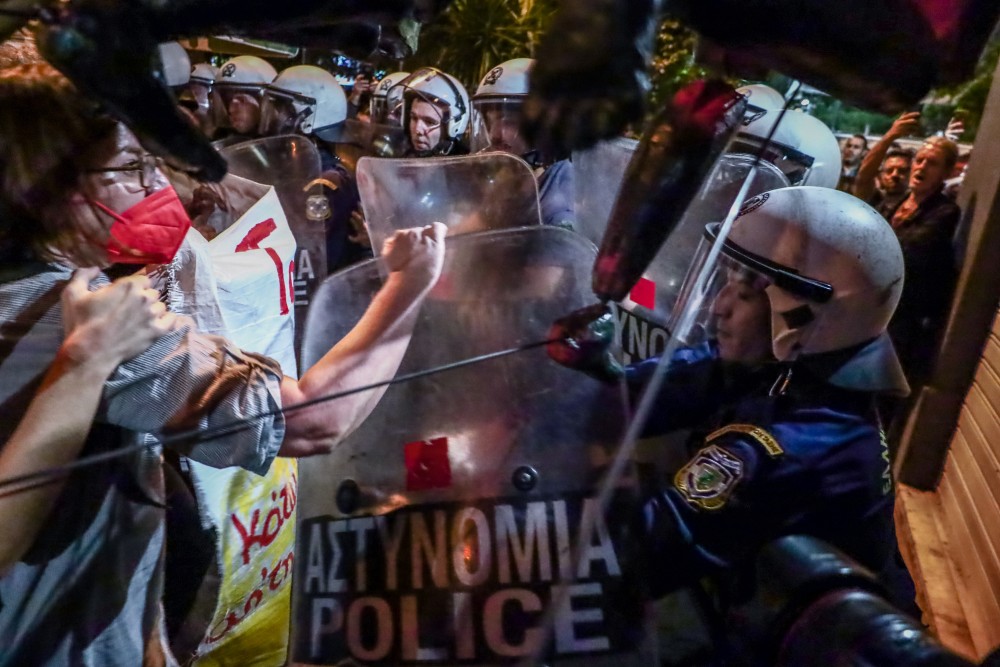 Ένταση στα Εξάρχεια μεταξύ αστυνομικών και διαδηλωτών