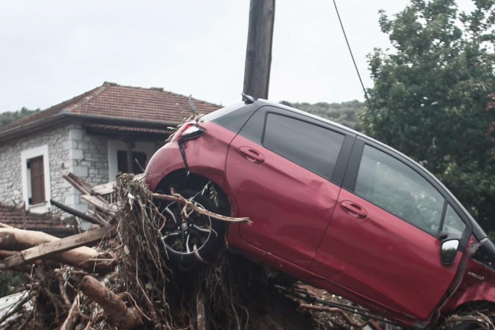 Σφοδρή κακοκαιρία «εξπρές» στην Ξάνθη: Θυελλώδεις άνεμοι, αναποδογύρισαν αυτοκίνητα