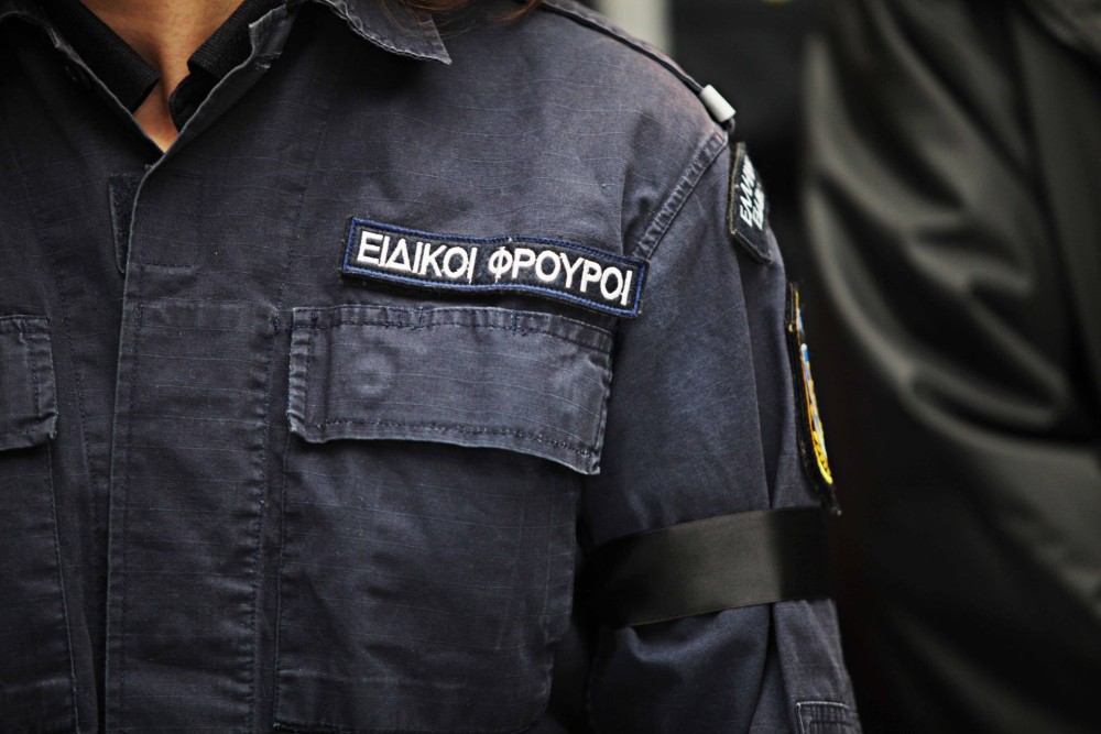 Θεσσαλονίκη: σε κλίμα οδύνης η κηδεία του 32χρονου αστυνομικού