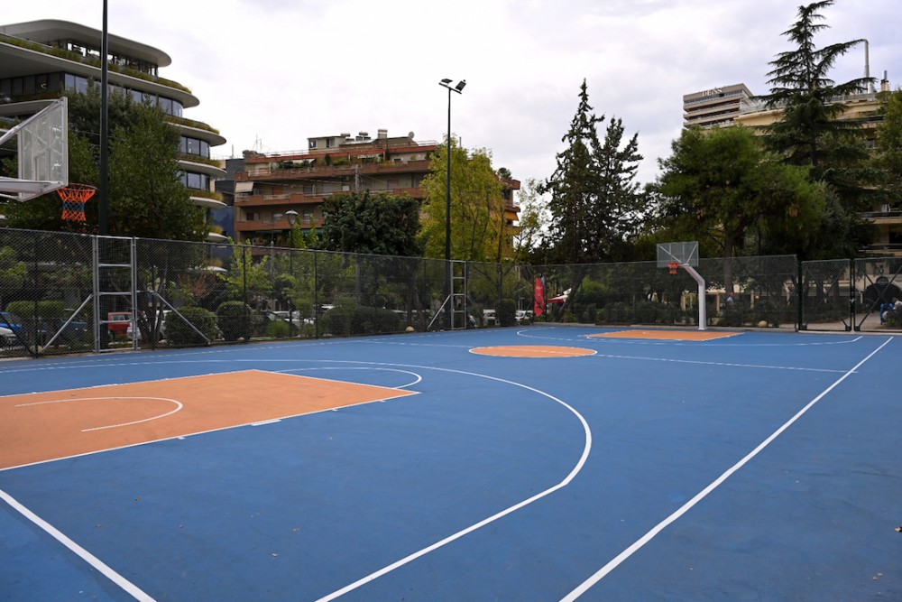 Δήμος Αθηναίων: ολοκληρώθηκαν οι εργασίες ανακαίνισης εννέα ανοιχτών γηπέδων μπάσκετ