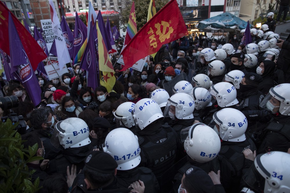 Τουρκία: με αστυνομία και δακρυγόνα κατέληξε η διαδήλωση υπέρ των Παλαιστινίων έξω από τη βάση του Ιντζιρλίκ