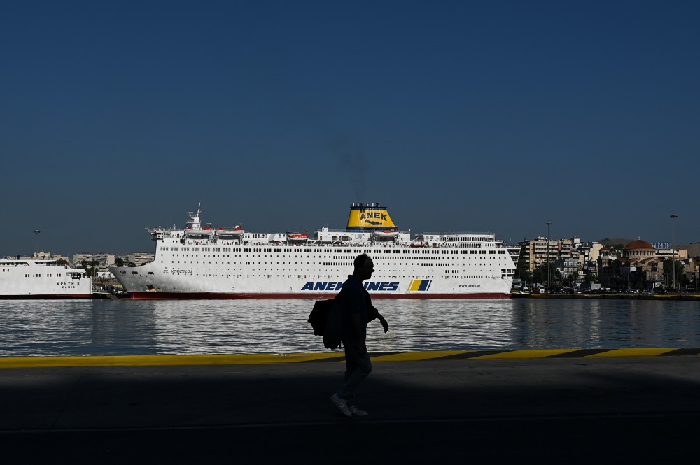 Ενεργειακός μετασχηματισμός στο λιμάνι του Πειραιά - Πέντε θέσεις ηλεκτροδότησης για τις γραμμές της ακτοπλοΐας μέσα στο 2024