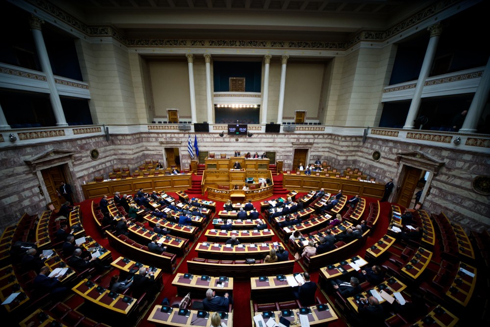 Κατατέθηκε στη Βουλή η τροπολογία για το «καλάθι του Άι-Βασίλη»