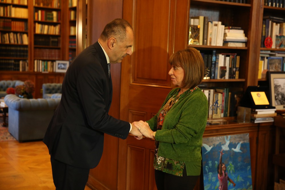 Ο υπουργός Εξωτερικών Γιώργος Γεραπετρίτης  συναντήθηκε με την Πρόεδρο της Δημοκρατίας Κατερίνα Σακελλαροπούλου