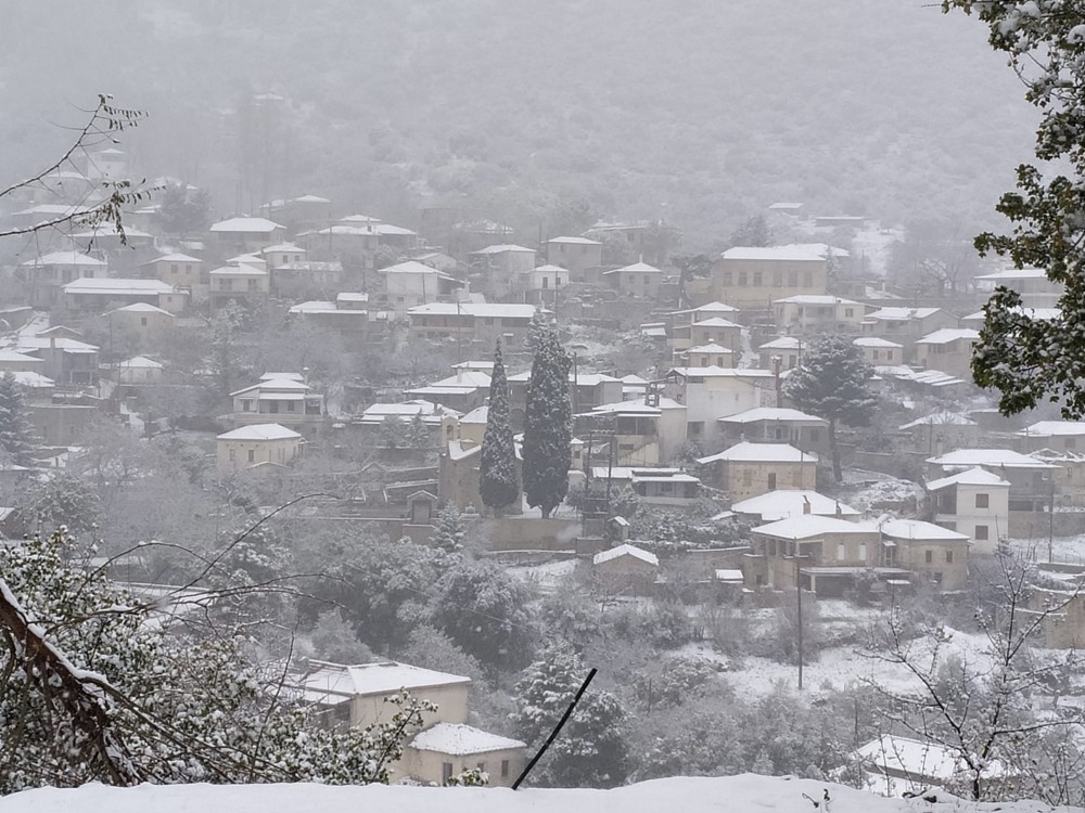 Κοζάνη: χιόνια στο οδικό δίκτυο της Δυτικής Μακεδονίας - Απαιτούνται αλυσίδες