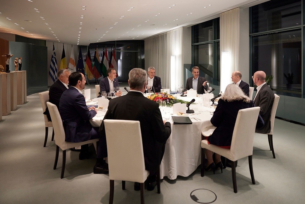 Κυριάκος Μητσοτάκης: στο δείπνο του Σαρλ Μισέλ για ηγέτες της ΕΕ στο Βερολίνο
