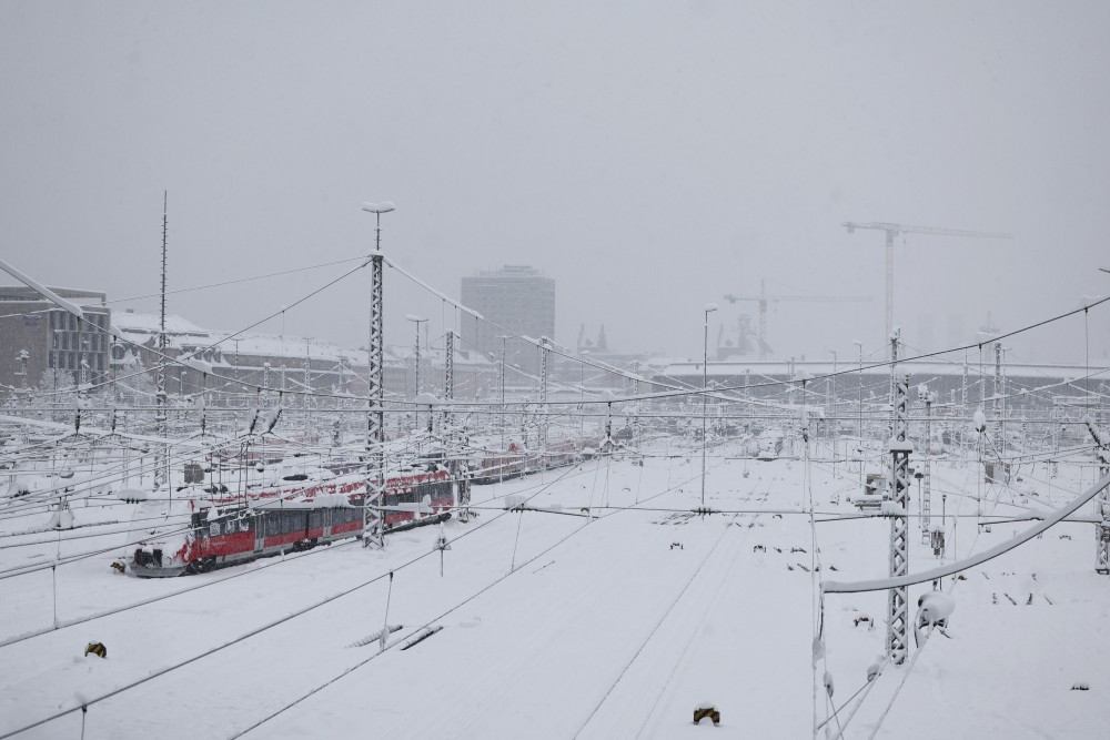 Γερμανία: πολικό ψύχος στο Μόναχο - Πυκνή χιονόπτωση, δεκάδες τροχαία, ακυρώσεις πτήσεων