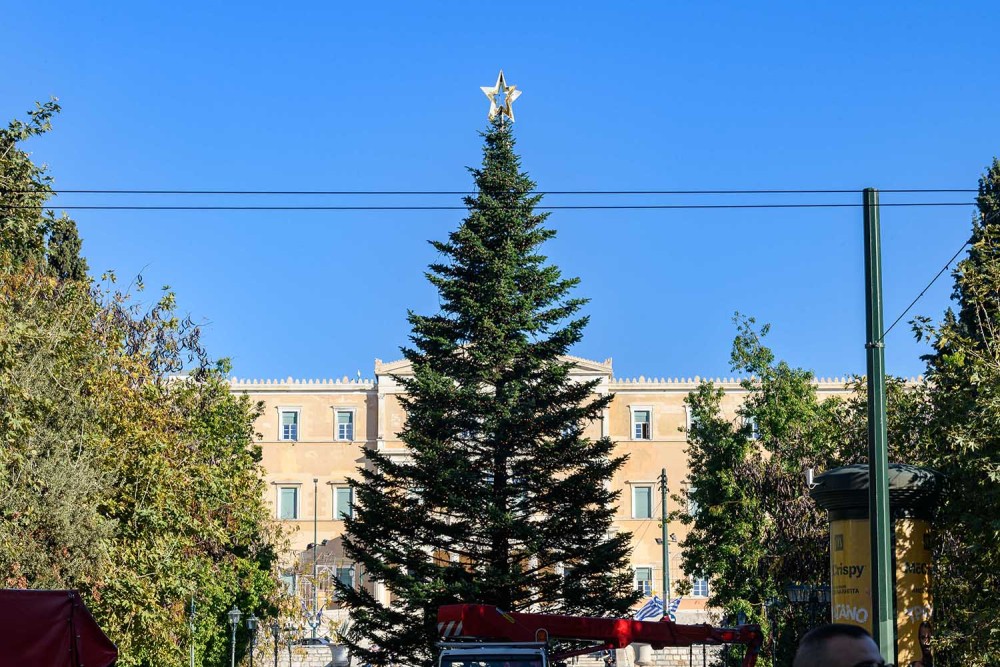 Δήμος Αθηναίων: την Πέμπτη ανάβει το χριστουγεννιάτικο δέντρο στο Σύνταγμα