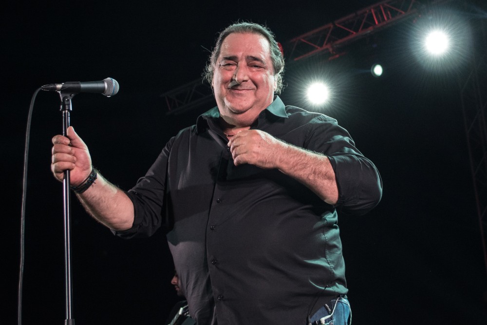 Βασίλης Καρράς: ένας σπουδαίος λαϊκός τραγουδιστής με μεγάλη πορεία στο ελληνικό  πεντάγραμμο