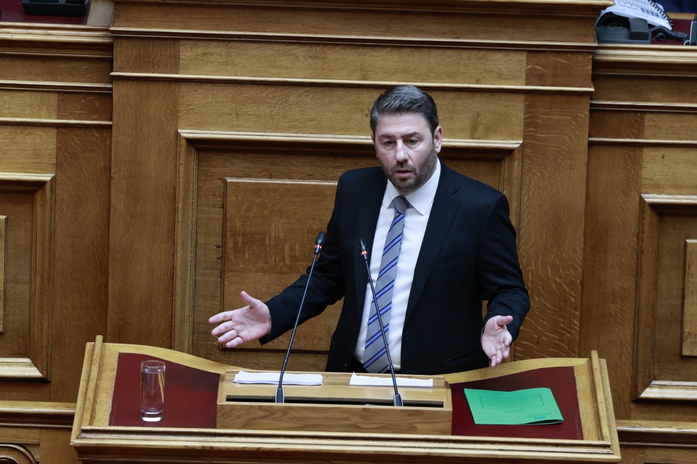 Βουλή: κρασί και σουβλάκια κέρασε ο Ανδρουλάκης για την ονομαστική του εορτή