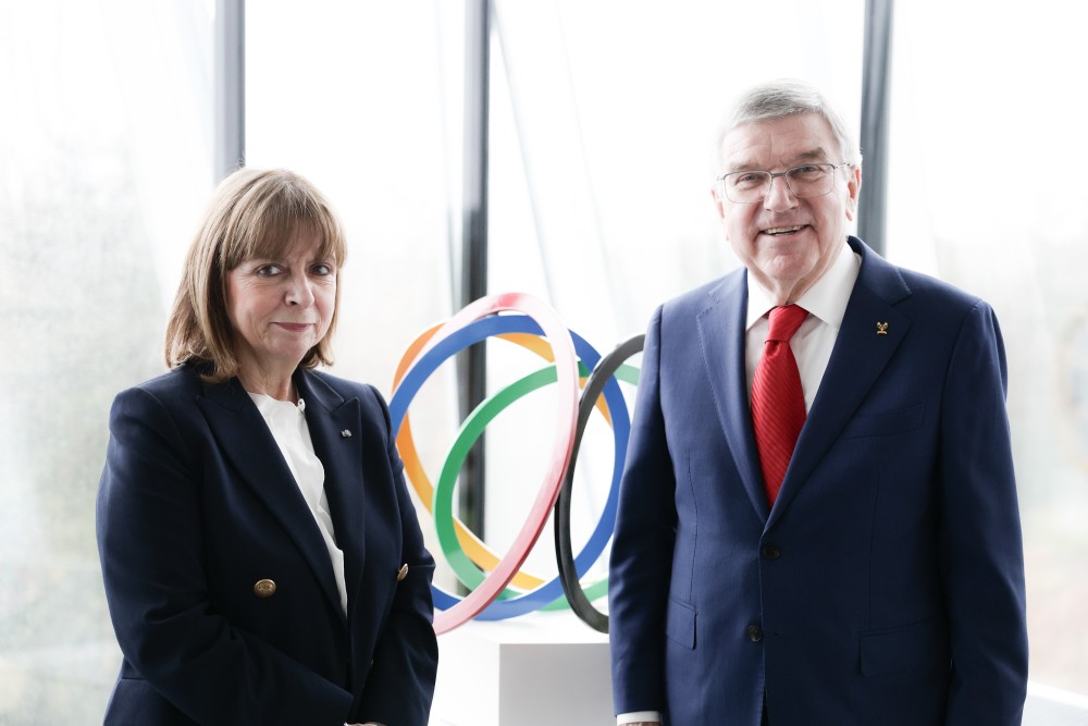 Συνάντηση Σακελλαροπούλου με τον πρόεδρο της Διεθνούς Ολυμπιακής Επιτροπής στη Λωζάννη