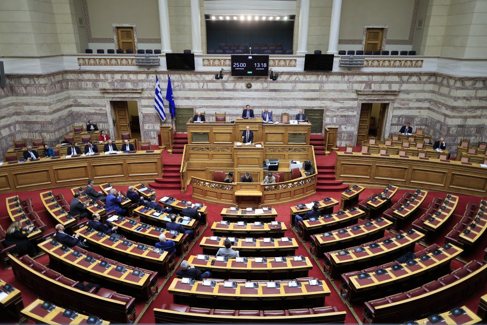 Προϋπολογισμός: θλιβερή εικόνα με άδεια έδρανα στη Βουλή