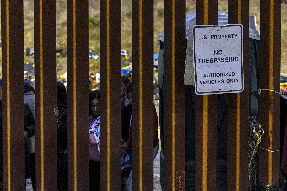 ΗΠΑ: χιλιάδες μετανάστες από το Μεξικό προσπαθούν να φτάσουν στα σύνορα της χώρας