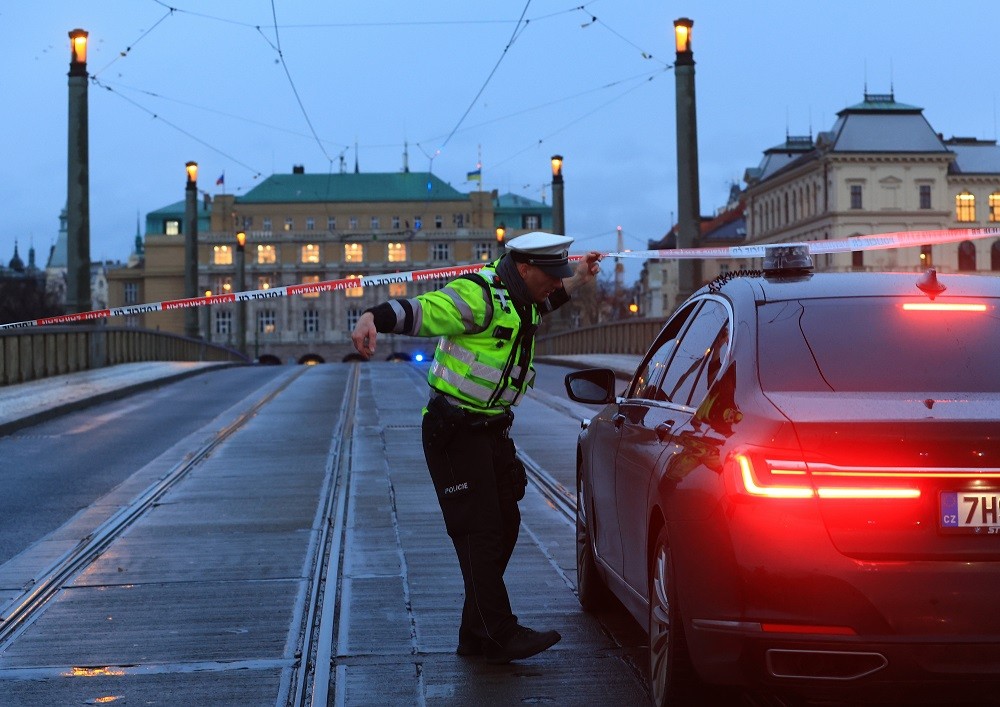 Πυροβολισμοί στην Πράγα: τουλάχιστον 15 νεκροί και 24 τραυματίες - Νεκρός και ο δράστης