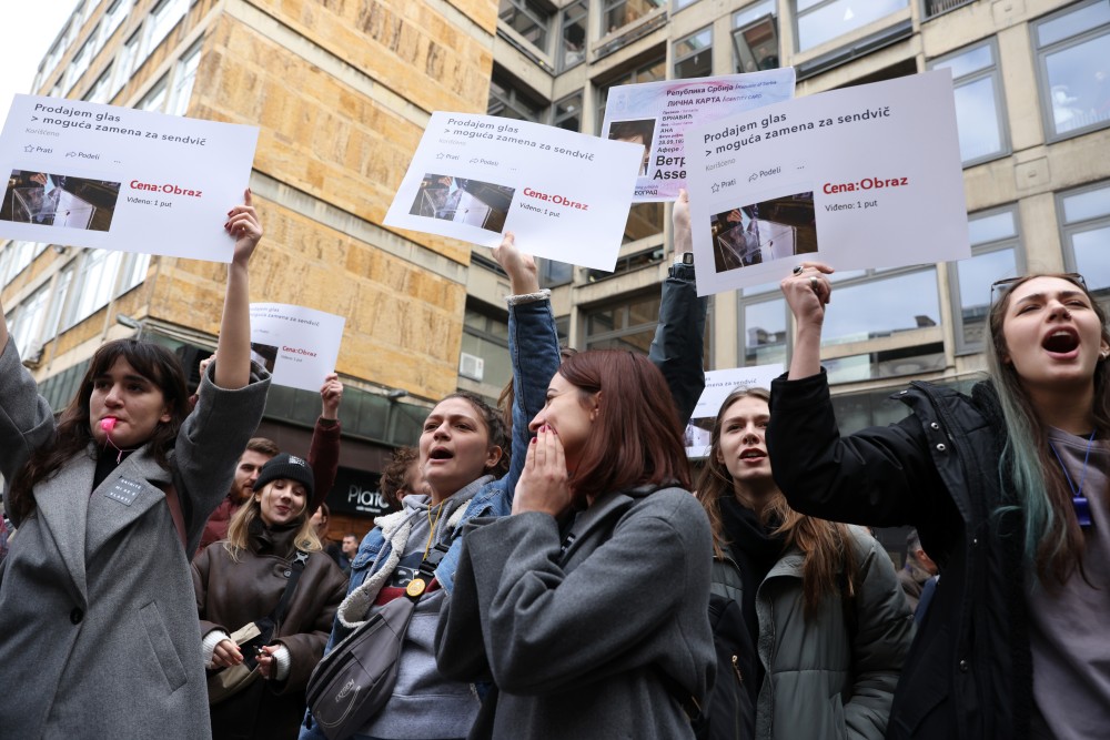 Σερβία:  συγκέντρωση διαμαρτυρίας με αίτημα την επανάληψη των εκλογών