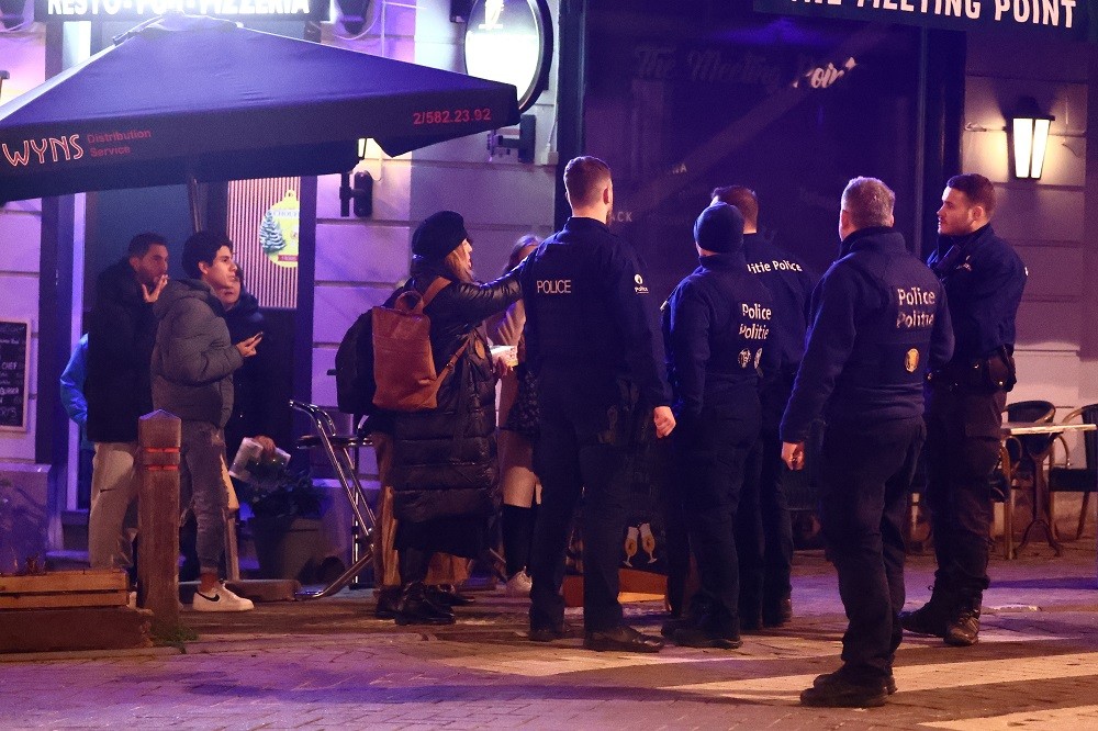Τρόμος στις Βρυξέλλες μετά από πυροβολισμούς σε κεντρικό δρόμο - Τρεις τραυματίες