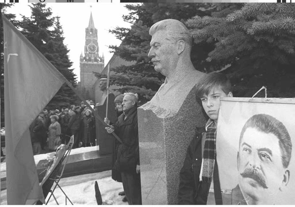 Σάλος στη Γεωργία: εικόνα με την Αγία Ματρώνα ευλογεί τον... Στάλιν&#33;