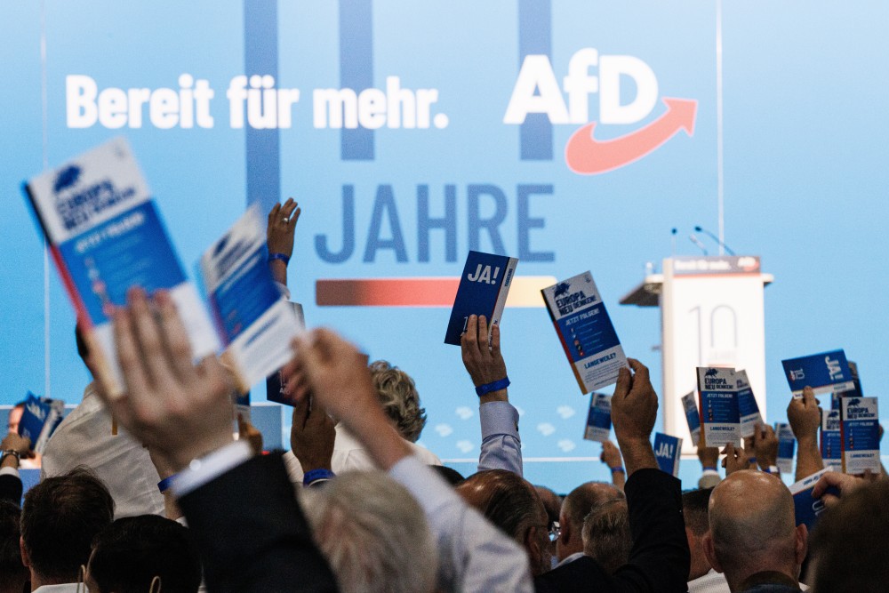 Γερμανία: η Αλίς Βάιντελ και ο Τίνο Χρουπάλα επανεξελέγησαν στην ηγεσία της AfD - Διαδηλώσεις στο Έσεν