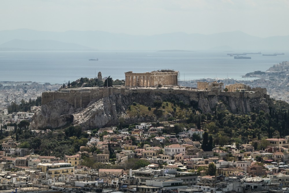Κομισιόν: προβλέψεις για υπεραπόδοση της ελληνικής οικονομίας το 2024