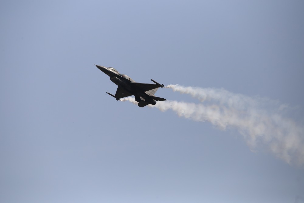 Μικροψυχία από ΠΑΣΟΚ και ΚΚΕ - Αντιδρούν στη συμφωνία για τα F-35