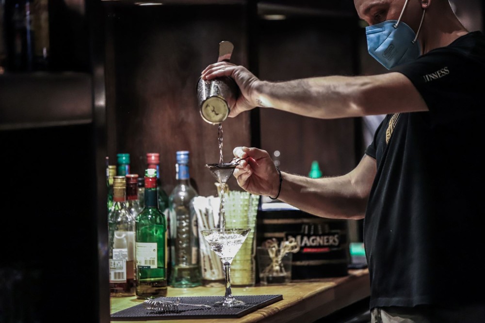 Καμπανάκι ΠΟΥ Ευρώπης για αλκοόλ και άτμισμα από εφήβους - Ο ρόλος του κορωνοϊού