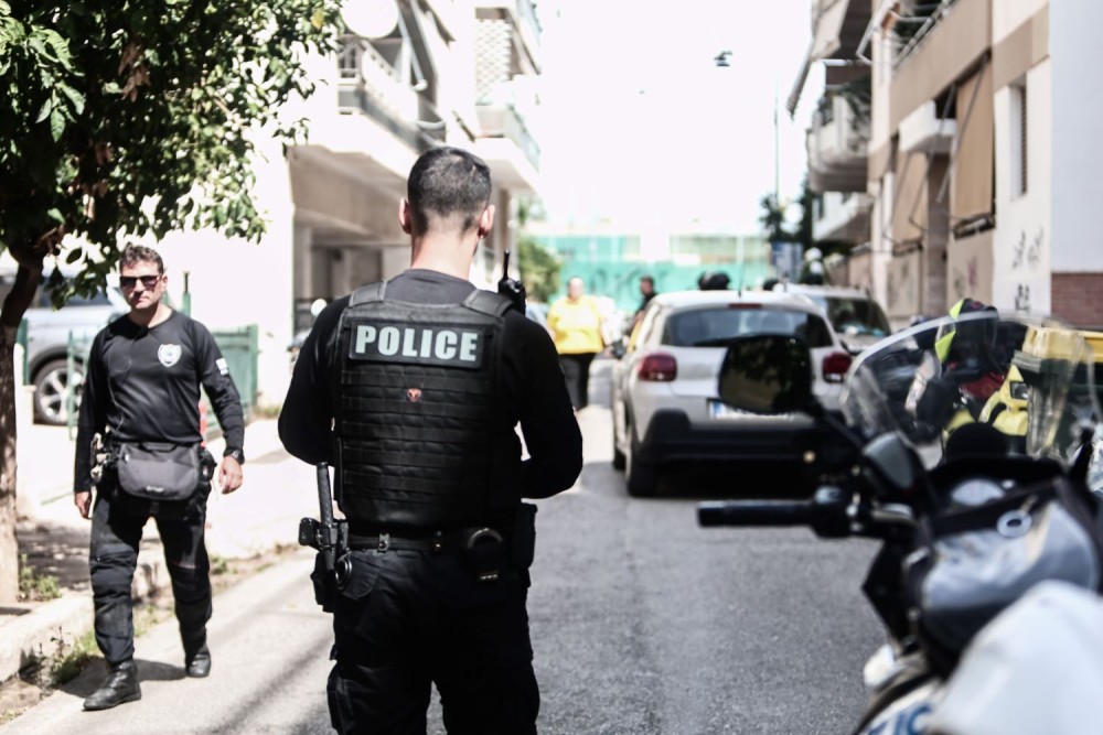 Ασπρόπυργος: αστυνομικός έχει ταμπουρωθεί στο σπίτι του - Σπεύδει διαπραγματευτής