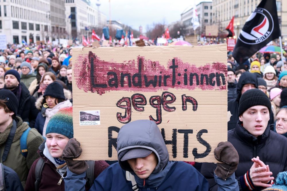 Βερολίνο: Χιλιάδες πολίτες στους δρόμους διαδήλωσαν κατά της AfD