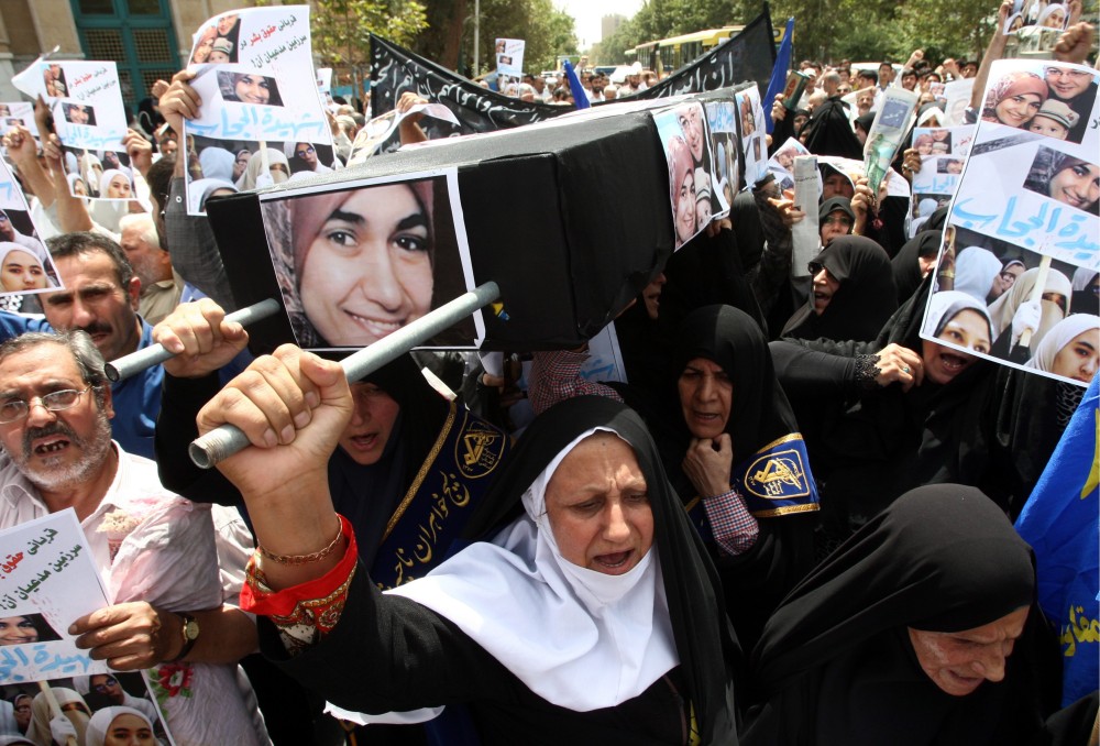 Ιράν: γυναίκα καταδικάστηκε σε 74 μαστιγώσεις επειδή δεν φορούσε την ισλαμική μαντίλα