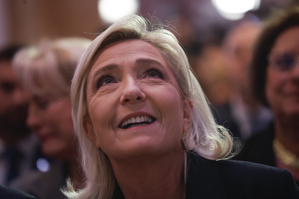 Γαλλία: προβάδισμα στο κόμμα της Λεπέν στις Ευρωεκλογές δίνει δημοσκόπηση
