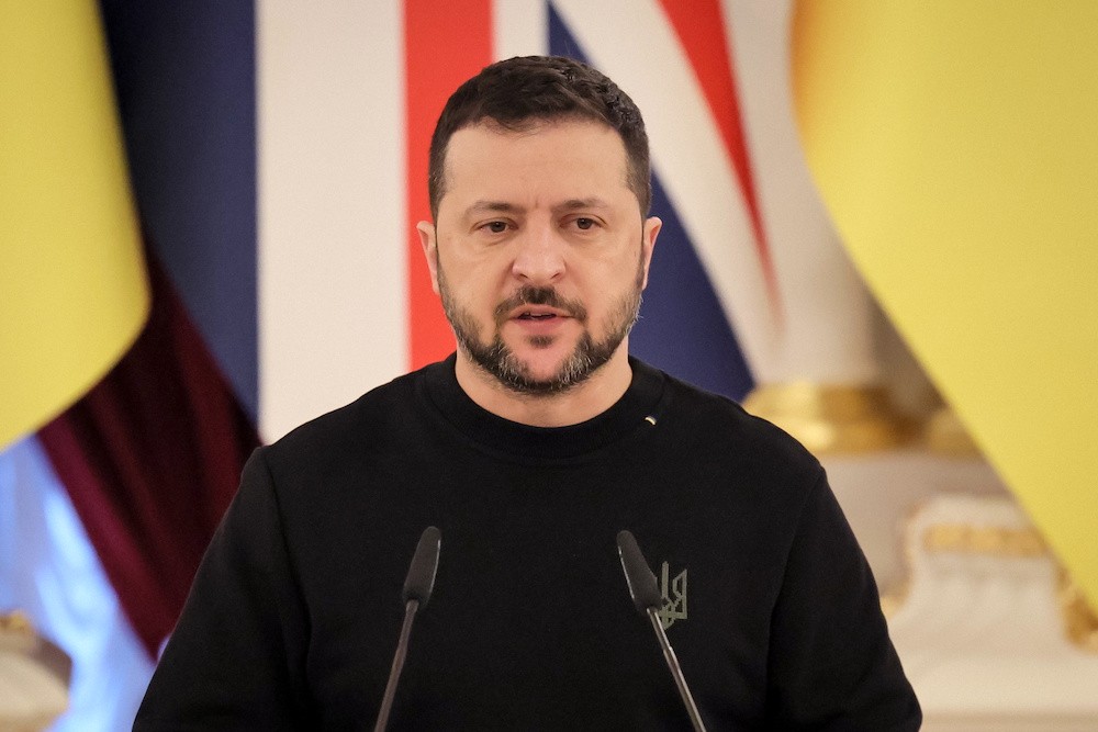 Ο Ζελένσκι κατηγορεί τη Ρωσία ότι παίζει με τις ζωές Ουκρανών αιχμαλώτων πολέμου
