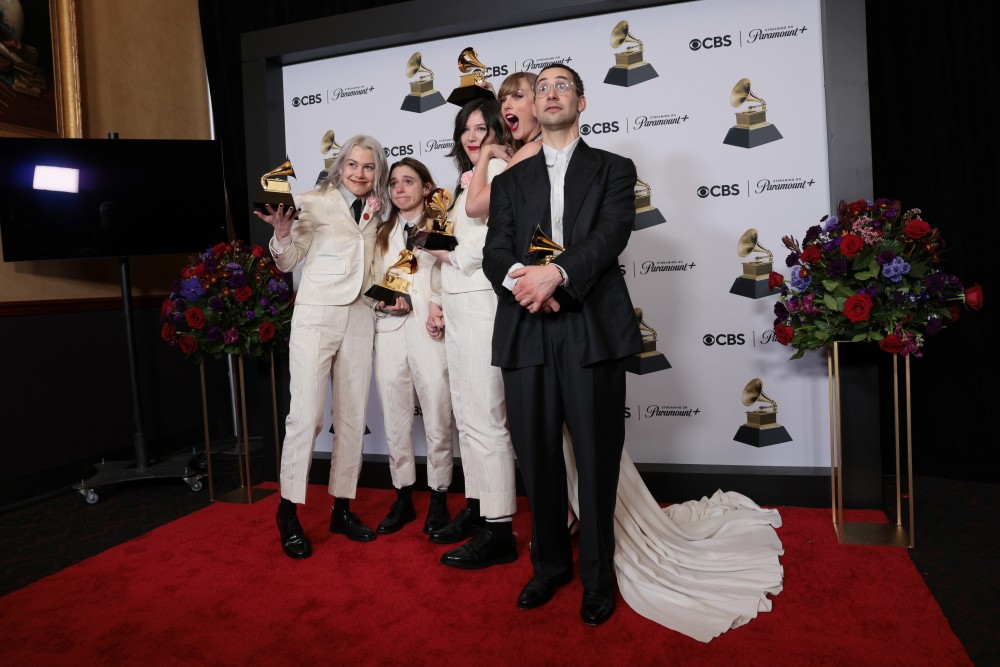 Grammy Awards 2024: ποιοι καλλιτέχνες έλαβαν τα περισσότερα βραβεία