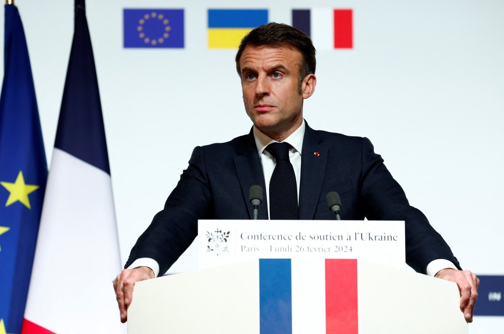 Γαλλία: ο Μακρόν καλεί τους Γάλλους να ψηφίσουν κατά των άκρων και να μην φοβούνται
