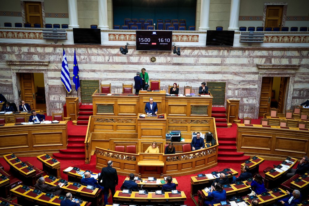 Βουλή: Με αυξημένη πλειοψηφία ψηφίσθηκε το νομοσχέδιο για την οπαδική βία