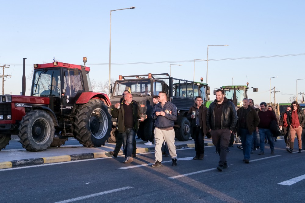 Αγρότες: απέκλεισαν την παλαιά Ε.Ο Αθηνών - Θεσσαλονίκης, στα Μάλγαρα