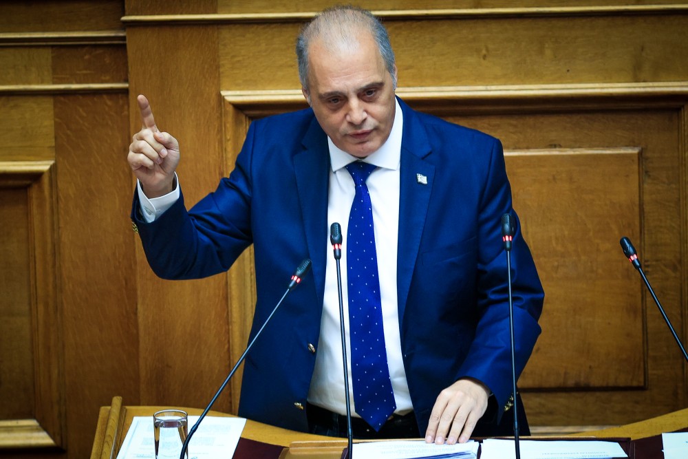 Ανεξέλεγκτος Βελόπουλος: ζήτησε πιστοποιητικό... σεξουαλικών φρονημάτων από τους βουλευτές