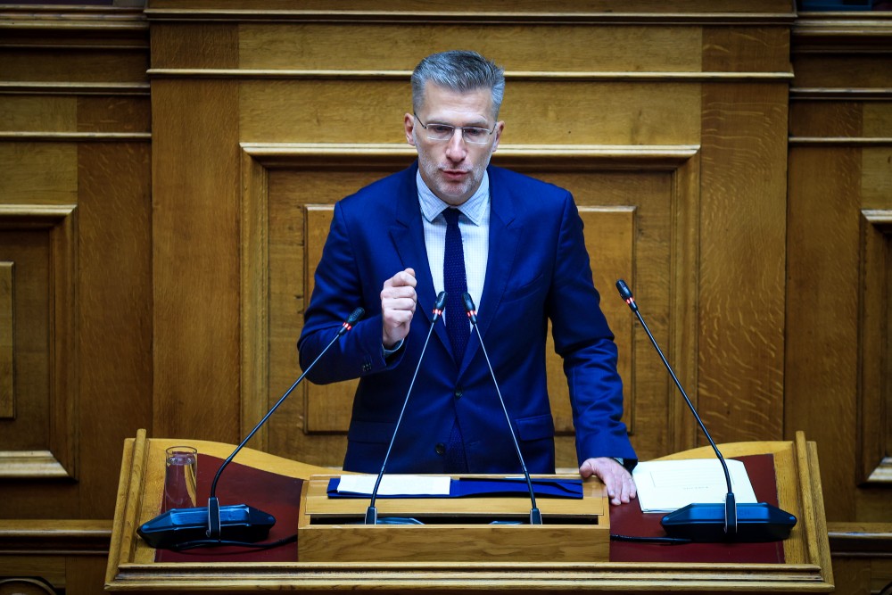 Βουλή - Άκης Σκέρτσος: Η Νίκη σύρεται και δίνει κάλυψη σε κόμμα που κρύβεται πίσω από έναν εγκληματία