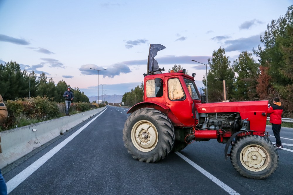 Αγρότες:  μπλόκα επ’ αόριστον την Εθνική Οδό Θεσσαλονίκης - Μουδανιών