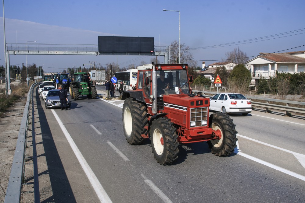 Κατεβαίνουν με τα τρακτέρ στην Αθήνα οι αγρότες - Κλείνουν οι δρόμοι