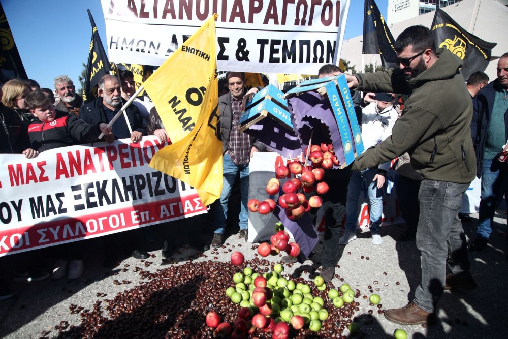 Αγρότες: σε εξέλιξη το συλλαλητήριο στη ΔΕΘ -  Έφτασαν με πούλμαν και από τη Θεσσαλία