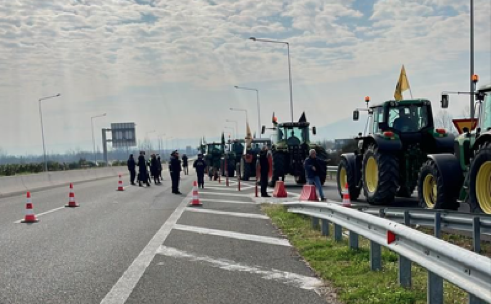 Αγρότες: συντεταγμένα και με αστυνομική συνοδεία η κάθοδος των τρακτέρ στην Αθήνα