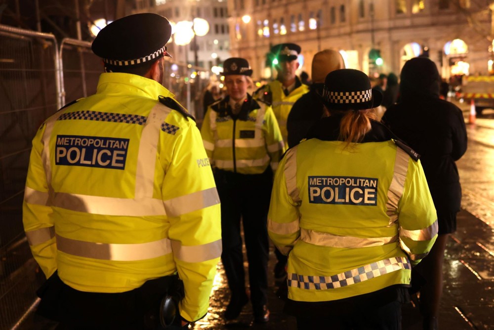 Λονδίνο: Εννέα τραυματίες από σύγκρουση αστυνομικού βαν με λεωφορείο -Οι έξι είναι αστυνομικοί