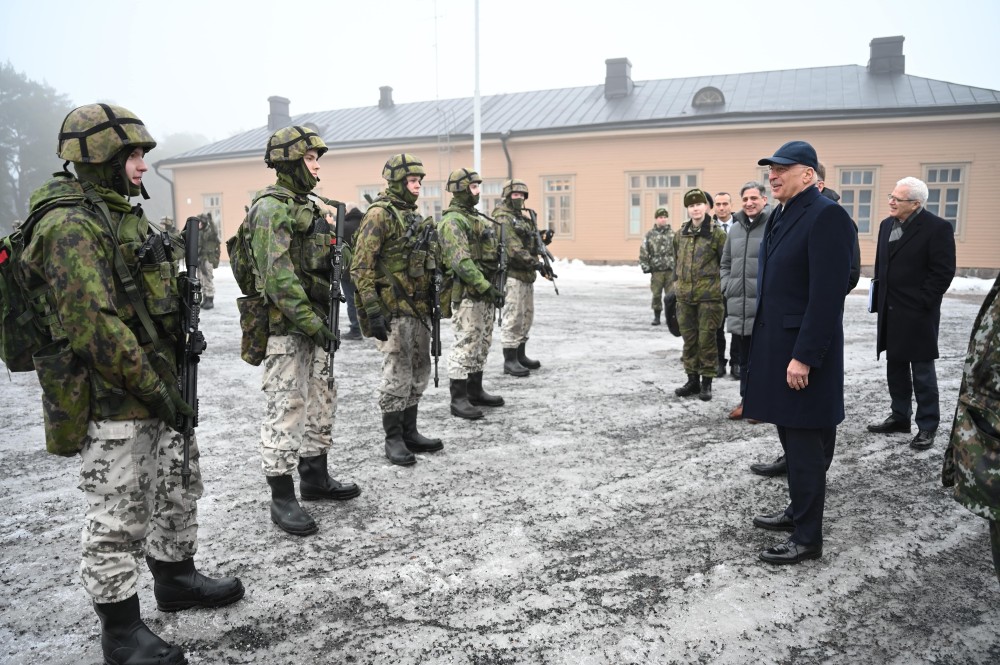 Φινλανδία-Σε στρατιωτική μονάδα ο Νίκος Δένδιας- παρακολούθησε εκπαίδευση εφέδρων