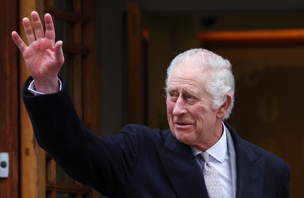 Κάρολος Γ&#x27;: ο  βασιλιάς ασθενεί, η Βρετανία ανησυχεί