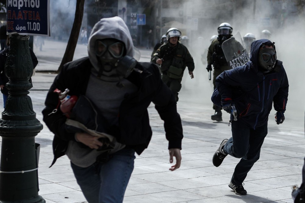Θεσσαλονίκη: επίθεση με μολότοφ σε διμοιρία των ΜΑΤ έξω από το ΑΠΘ