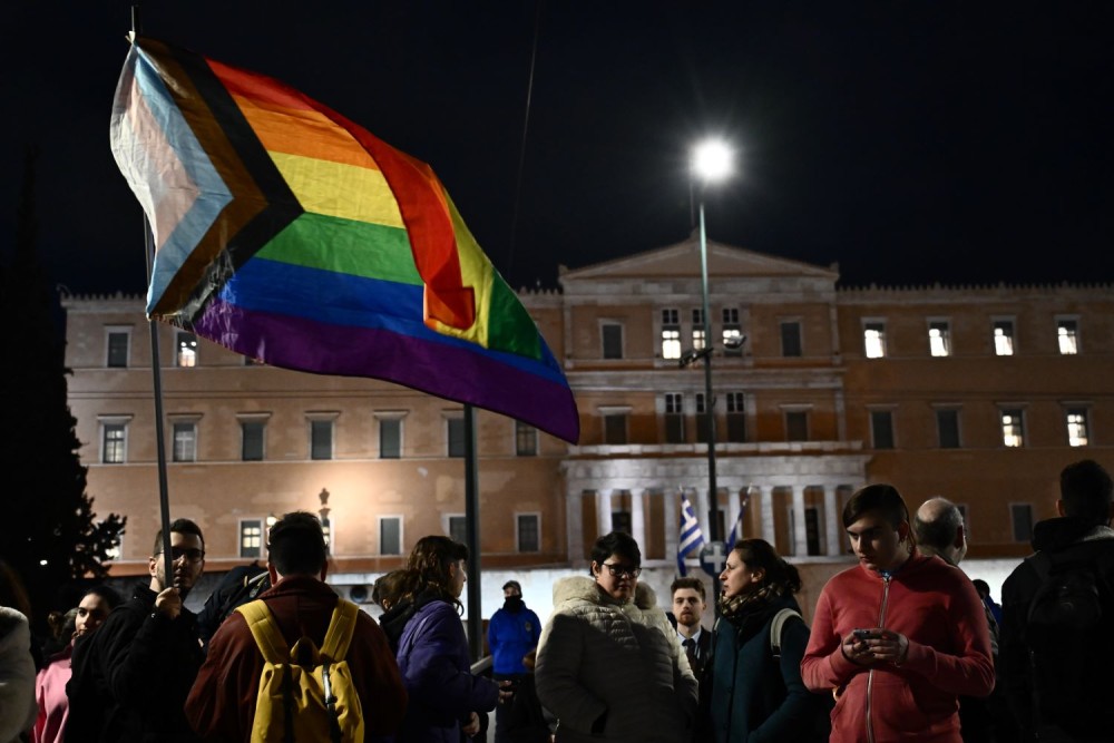 L’Espresso: «Μπράβο στην Ελλάδα για τον γάμο ομοφύλων, μας ξεπερνά σε δικαιώματα»