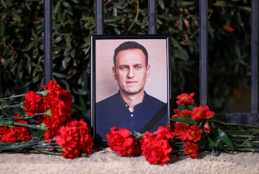 Ρωσία: Τα γραφεία κηδειών δέχθηκαν απειλές να μην διαθέσουν νεκροφόρα για τη σορό του Ναβάλνι