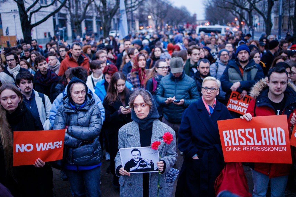 Σοκ και οργή  για τον θάνατο Ναβάλνι: Η Δύση ζητεί από τη Μόσχα να λογοδοτήσει