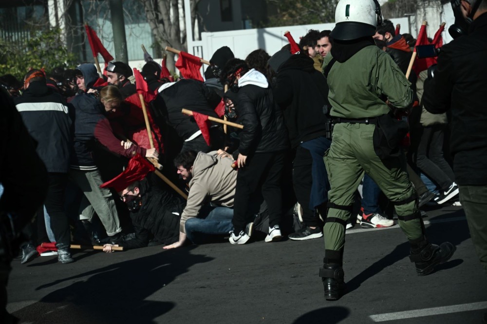 Πανεκπαιδευτικό συλλαλητήριο: άγρια συμπλοκή μεταξύ φοιτητών - υπάρχουν τραυματίες