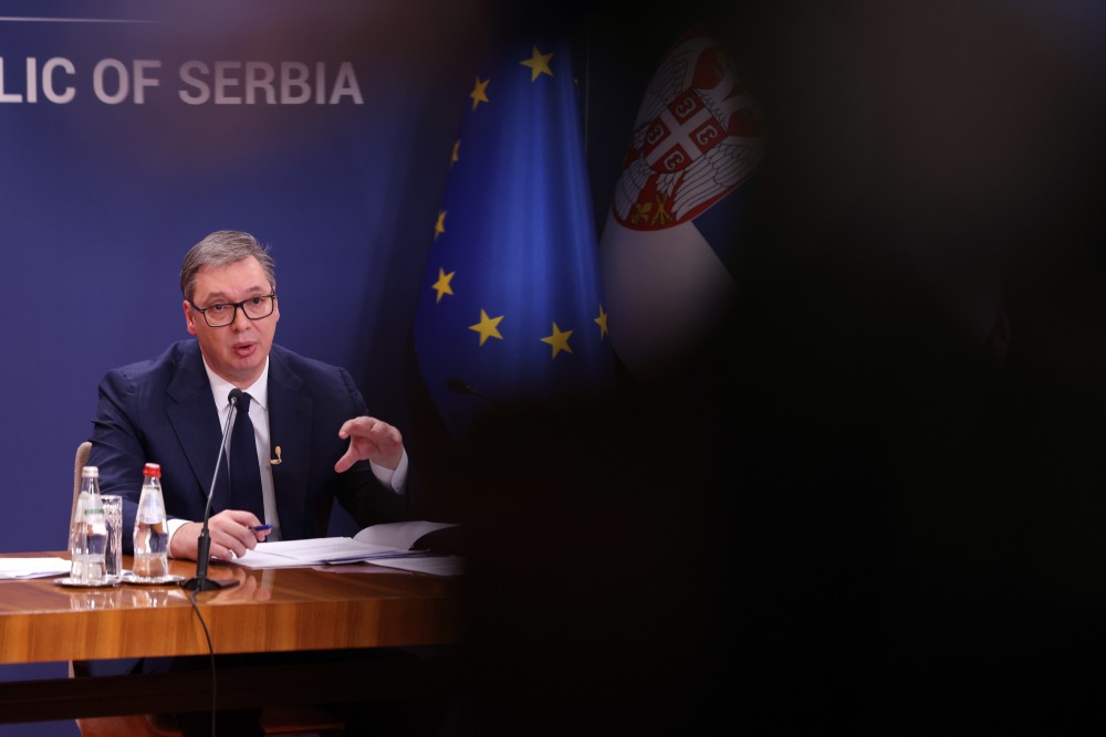 Σερβία: ο Βούτσιτς απέτρεψε αναφορά για «κακοήθη επιρροή» της Μόσχας στην περιοχή των Δυτικών Βαλκανίων